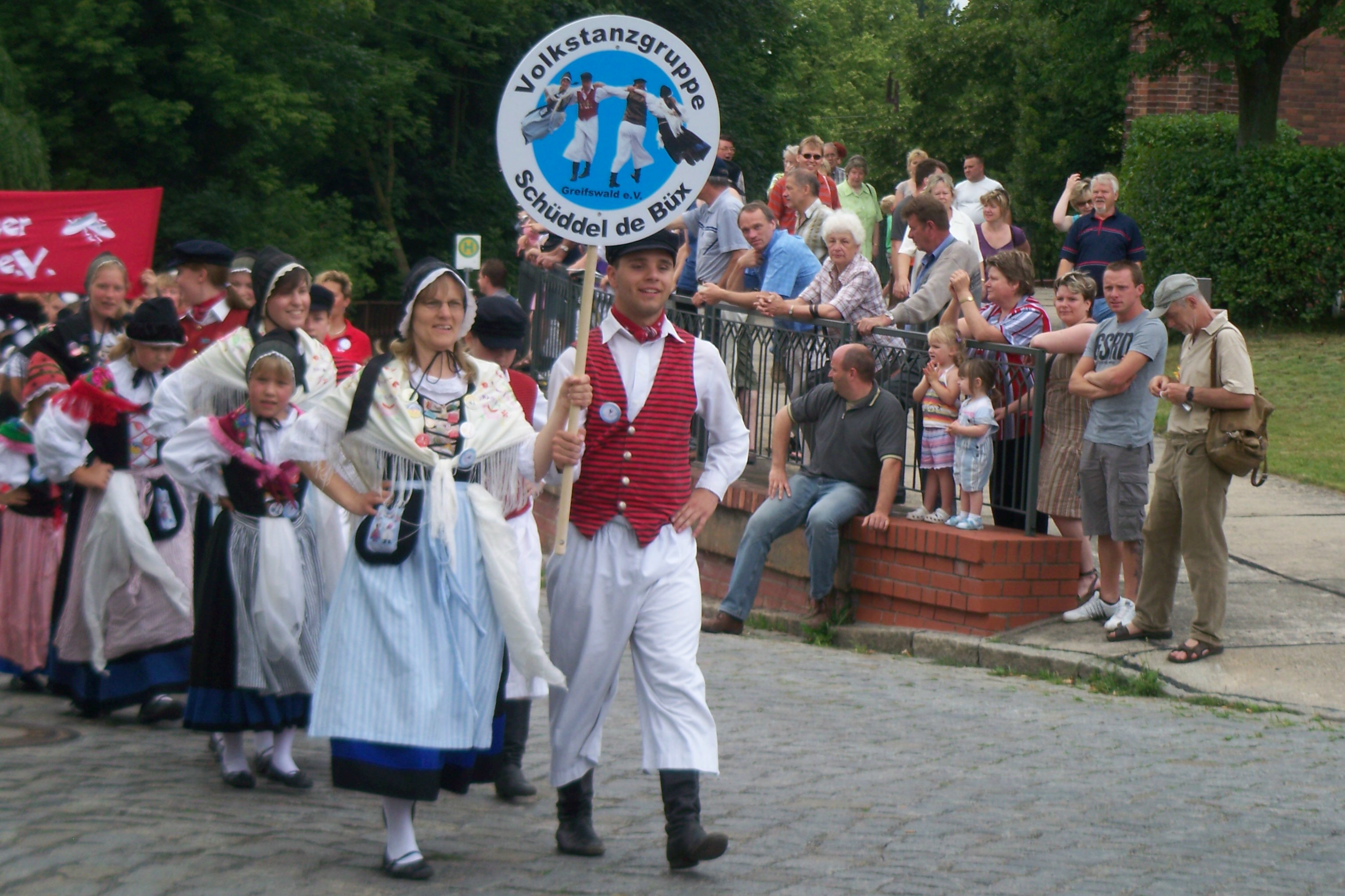 1. Brandenburger Tanzfest in Neuenhagen: 55.Schueddel de Buex Greifswald